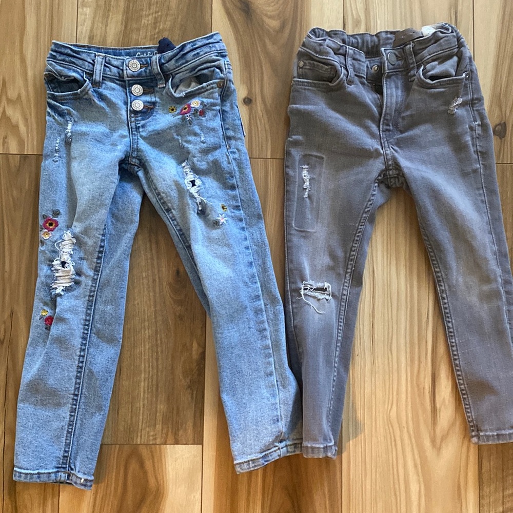 Set of Toddler 4T jeans.